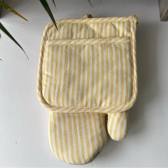 🌴Threshold White and Yellow Striped Oven Mitt & Pot Holder Duo - Cotton (NWOT) - Picture 2 of 7
